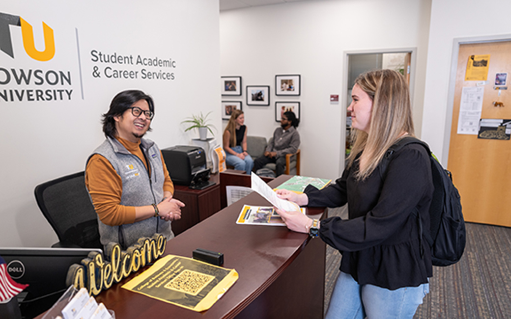 advisor and student advisor greets student in SACS