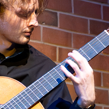 Close up on guitarist