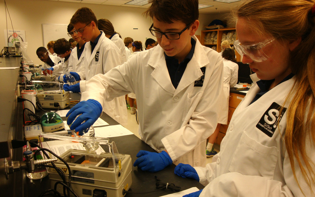 TU students in lab