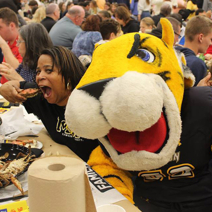 mom eating crab with doc the tiger