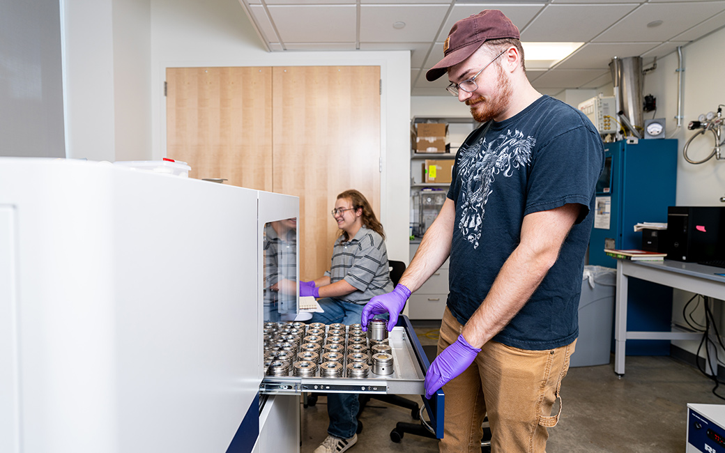 Loading samples into the XRF