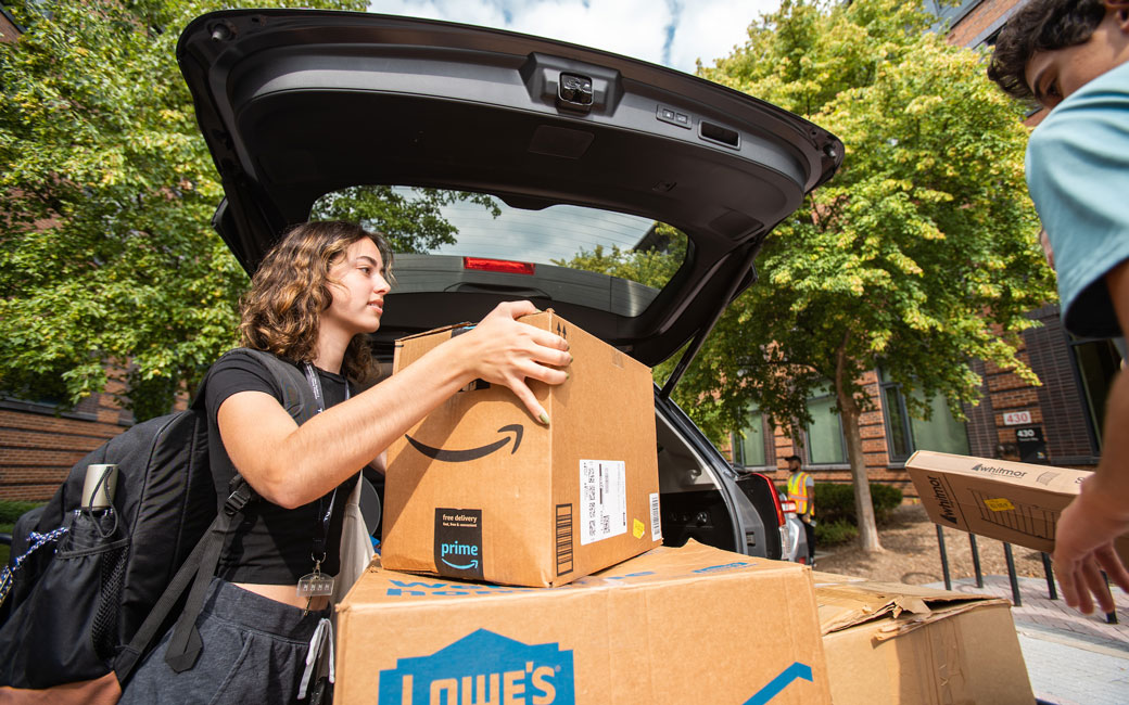 Student moving boxes out of their car