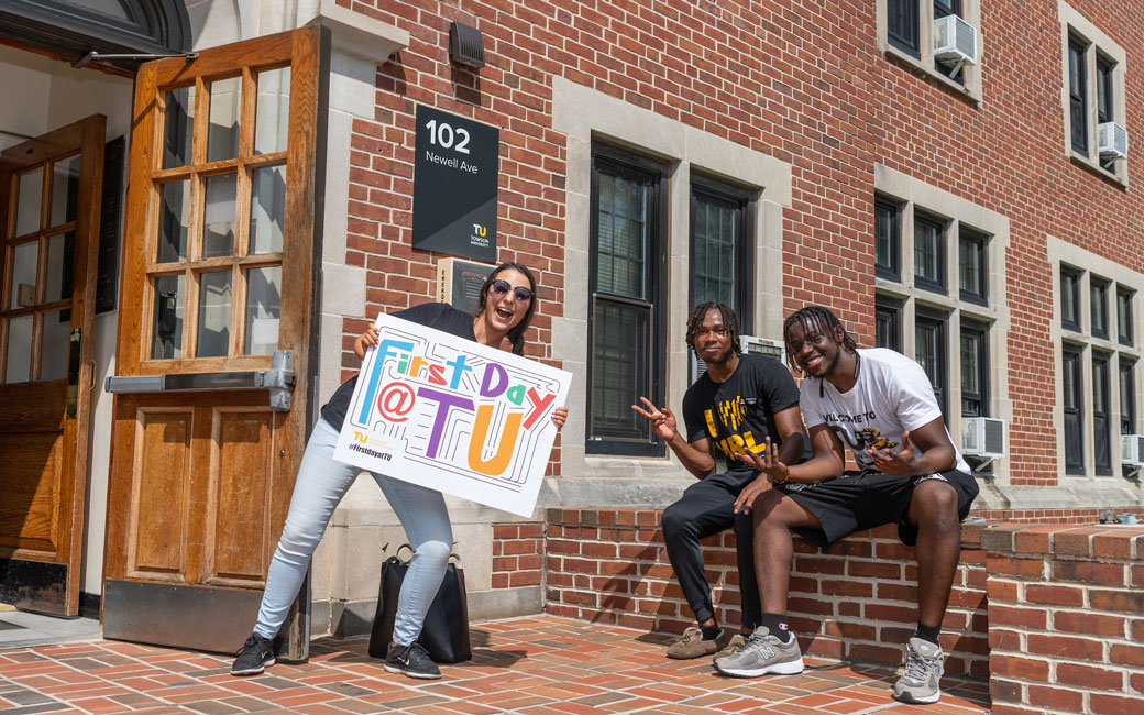 Housing and Residence Life Students welcoming new students