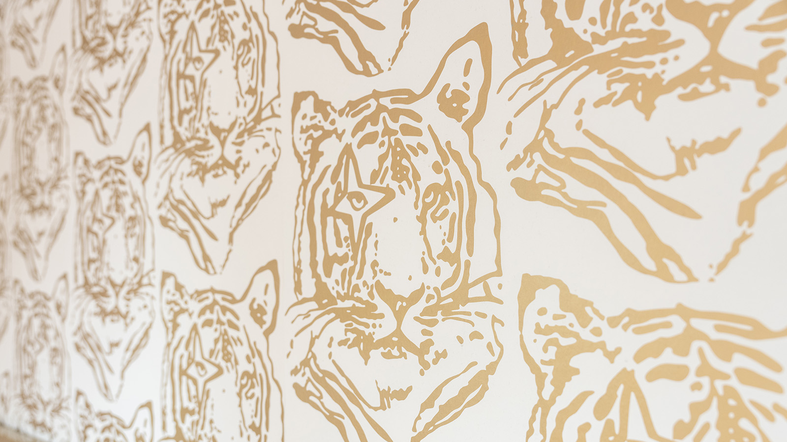 White wallpaper with gold tiger face print