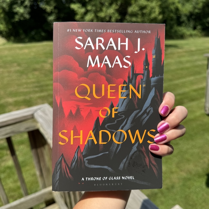 the cover of Queen of Shadows by Sarah J. Maas