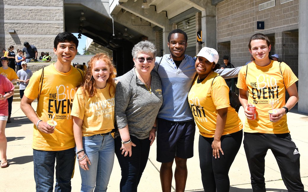 Group of Big Event volunteers with President Schatzel