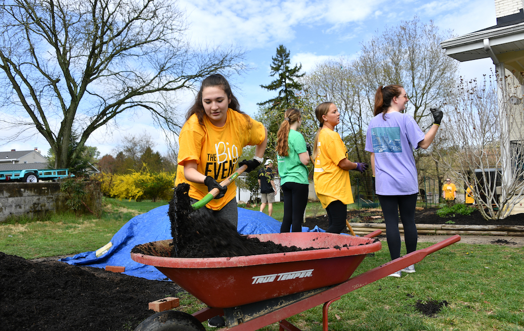 Group of Big Event volunteers