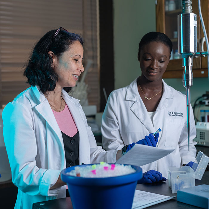 Peko Tsuji (left) helping a student in the lab