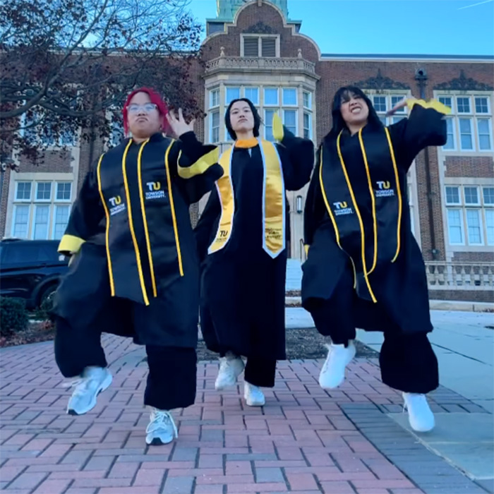 TU graduates dancing