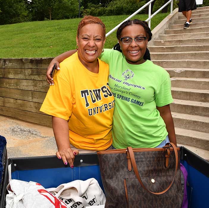 A new student and her mother moving in